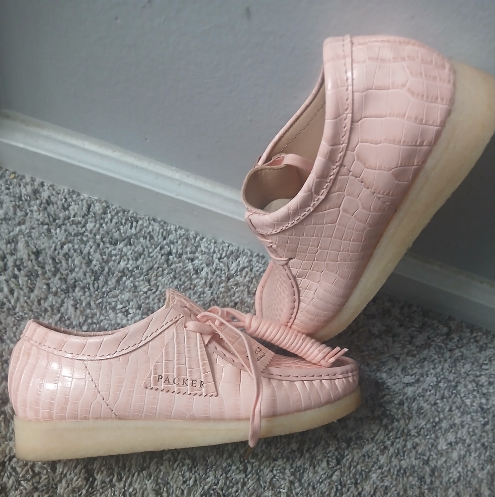 Brand New Womens Pink Alligator Skinned Clarks